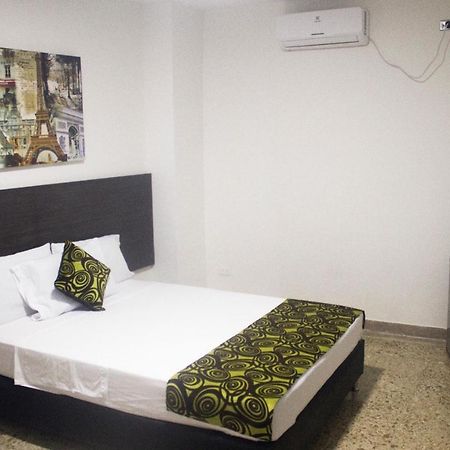 Casa Hotel Palmas Del Estadio 2 Меделин Екстериор снимка