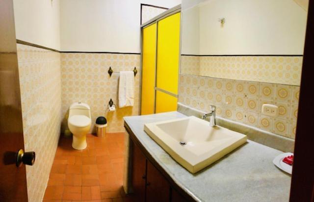 Casa Hotel Palmas Del Estadio 2 Меделин Екстериор снимка