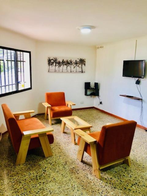 Casa Hotel Palmas Del Estadio 2 Меделин Екстериор снимка