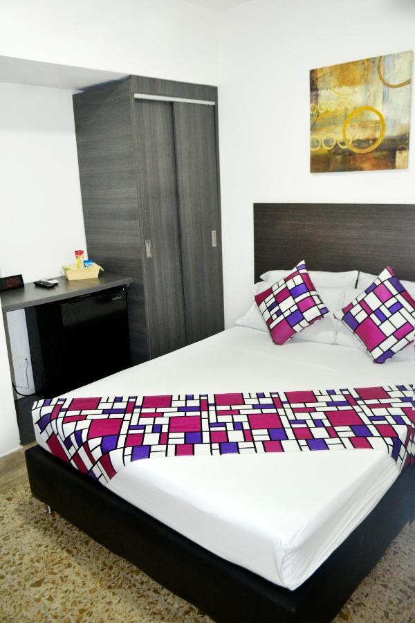 Casa Hotel Palmas Del Estadio 2 Меделин Екстериор снимка