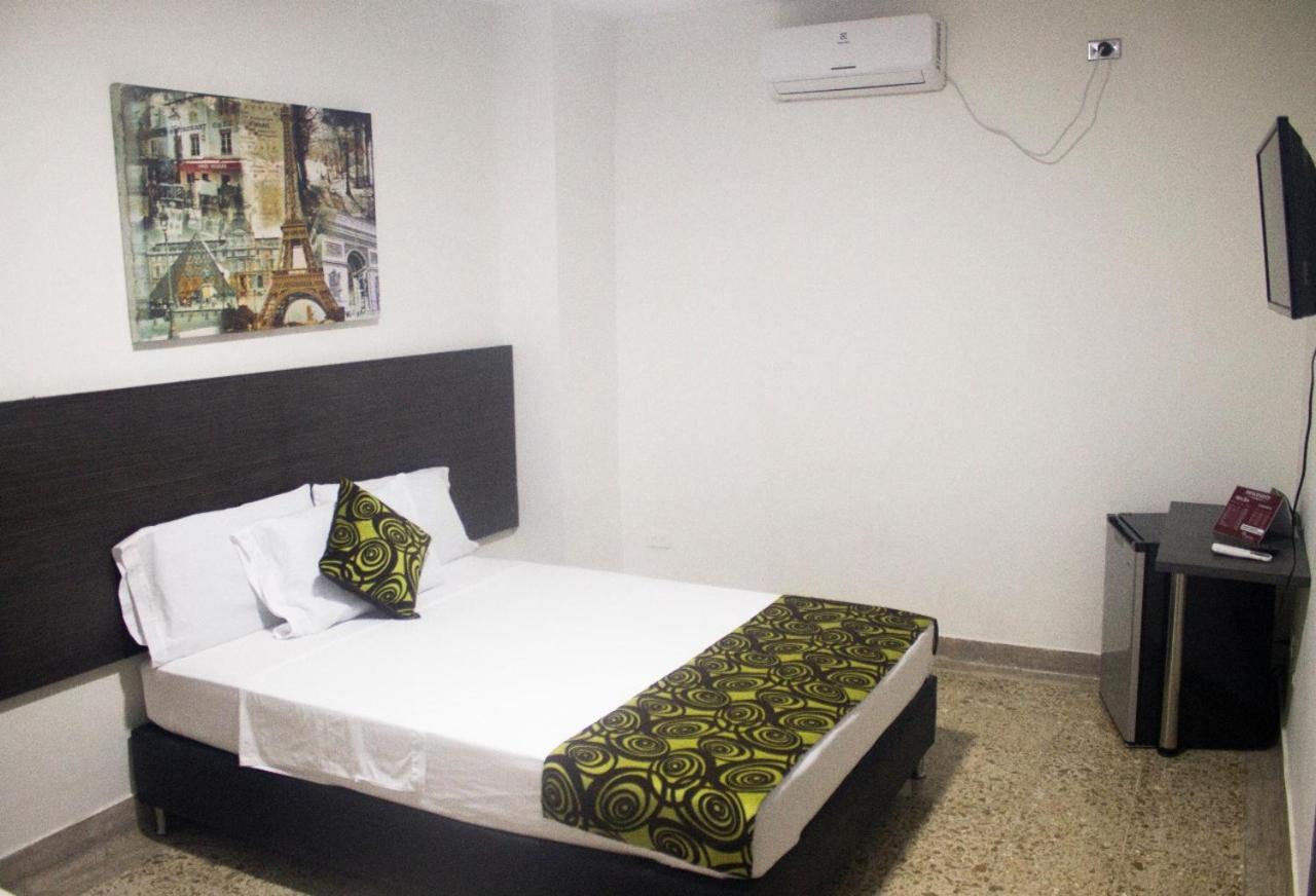 Casa Hotel Palmas Del Estadio 2 Меделин Екстериор снимка